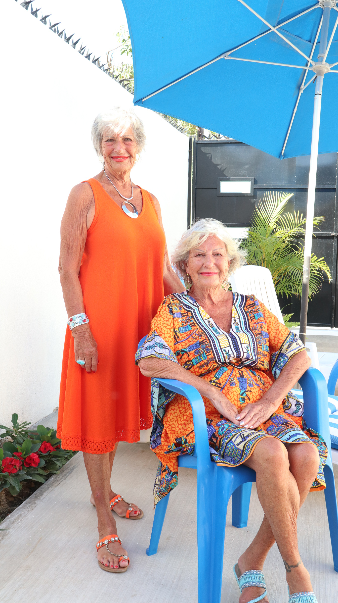 Joyce and Joan in Barra 798